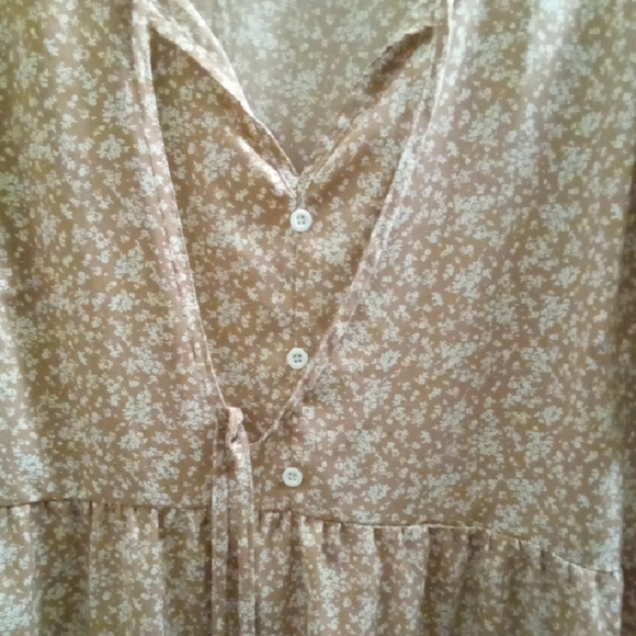 Womans 4X SHEIN Cream And White Tie Front Ruffled Blouse Short Sleeve - Picture 4 of 5